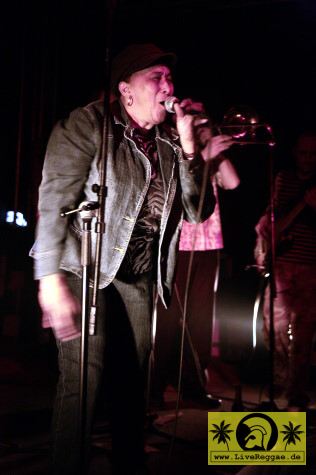 Doreen Shaffer (Jam) with The Moon Invaders - Easter Ska Jam, Conne Island, Leipzig 23. Maerz 2008 (10).jpg